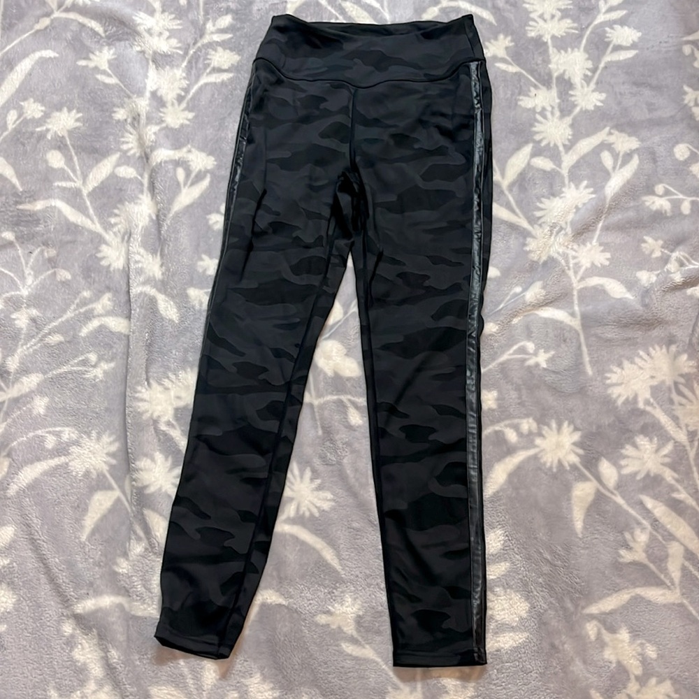 EUC White Birch Leggings Camouflage Black Grey-Small Full Length💙